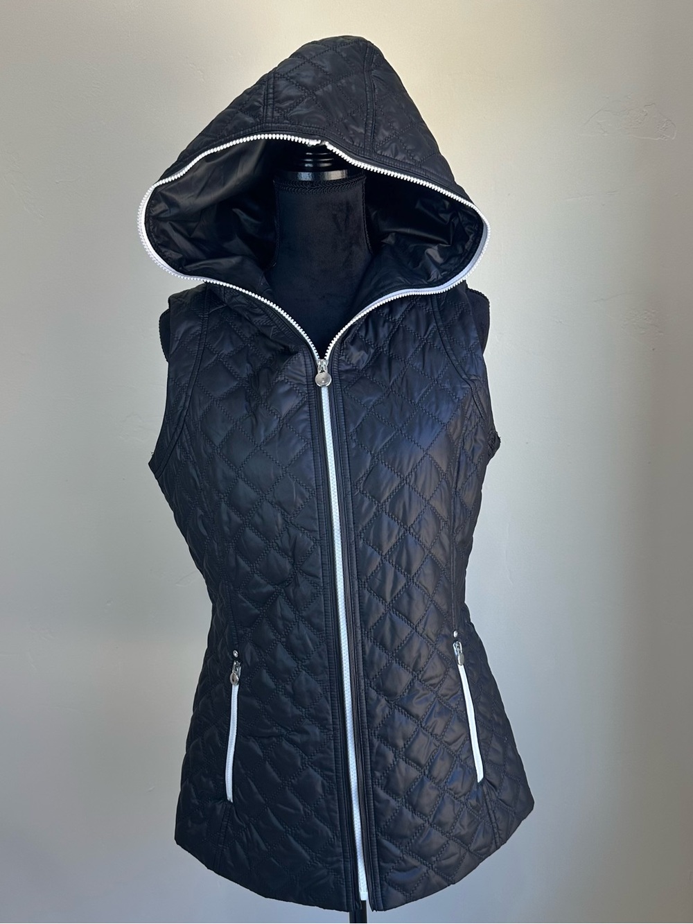 Laundry Lightweight Hooded Vest – Black – Size Medium